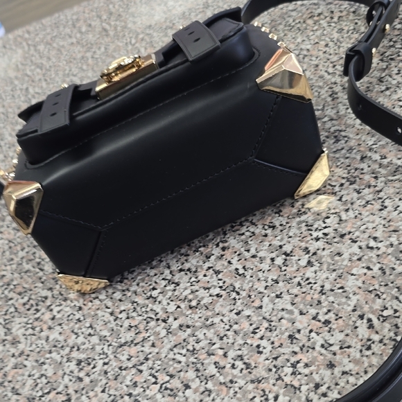 Michael Kors Manhatten Black Crossbody Bag - Picture 5 of 7